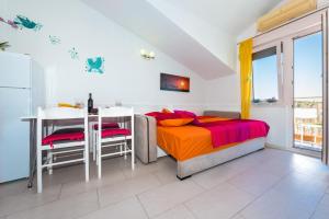 Imagen de la galería de Apartment Yellow Story, en Vodice