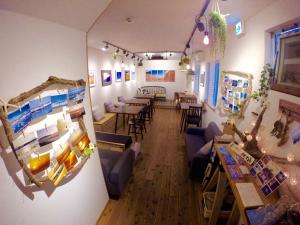 Χώρος καθιστικού στο IZA Enoshima Guest House and Bar