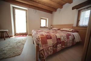 Ein Bett oder Betten in einem Zimmer der Unterkunft Albergo Diffuso Valcellina e Val Vajont in Casso