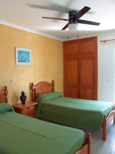 Säng eller sängar i ett rum på Apartamentos Playa Es Cana