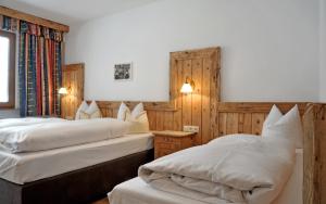 Postel nebo postele na pokoji v ubytování Hotel - Gasthof Märzenklamm