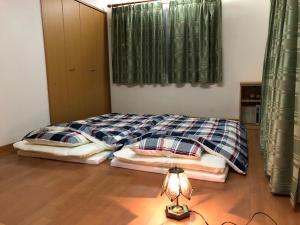 Кровать или кровати в номере Minpaku Momotaro Bekkan