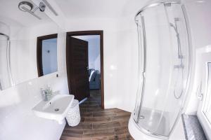 Koupelna v ubytování Villa Tower Nad Jeziorem Nyskim + 47 fotografií