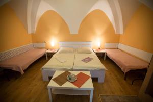 Postel nebo postele na pokoji v ubytování Hotel Jeleň