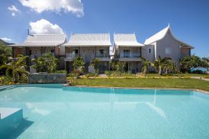 Bazén v ubytování La Mariposa Mauritius nebo v jeho okolí