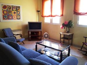 Televízia a/alebo spoločenská miestnosť v ubytovaní Apartament Mare Nostrum