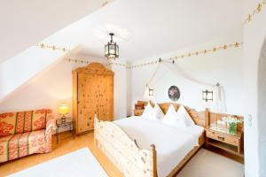 Ein Bett oder Betten in einem Zimmer der Unterkunft Schloss Thannegg
