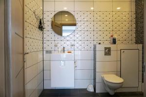 Koupelna v ubytování Ąžuolo apartamentai + 37 fotografií