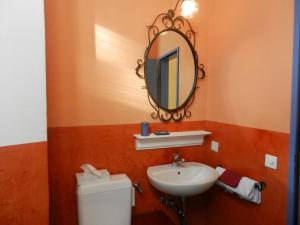 Foto dalla galleria di Casa Gialla B&B a Tegna