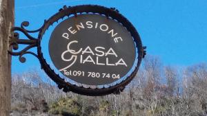 Certificato, attestato, insegna o altro documento esposto da Casa Gialla B&B