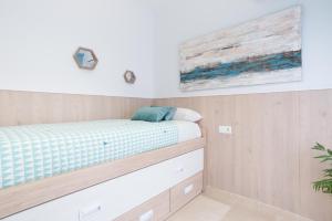 Łóżko lub łóżka w pokoju w obiekcie Homemalaga Álamos Luxury