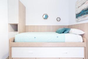 Łóżko lub łóżka w pokoju w obiekcie Homemalaga Álamos Luxury