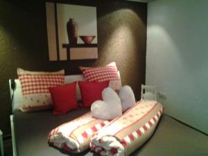 a bedroom with a bed with two stuffed animals on it at Ferienhaus am Erlenbach in Oberhausen