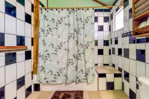a bathroom with a shower with a shower curtain at Casa Jessita in Caye Caulker +20 photos