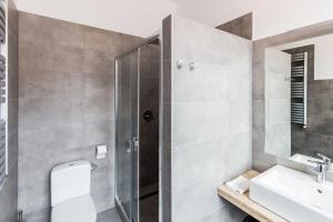 Un baño de Apartamenty Eden