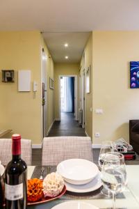 TV a/nebo společenská místnost v ubytování Apartamento Sants + 37 fotografií