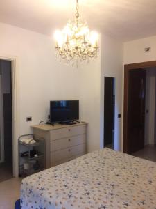 A television and/or entertainment centre at Affittacamere AlFrantoio