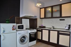 A kitchen or kitchenette at Ivanovi Apartments