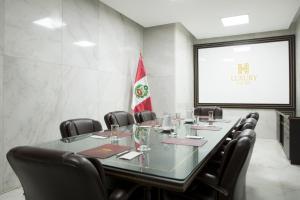 Οι επιχειρηματικές εγκαταστάσεις ή/και οι αίθουσες συνεδριάσεων στο Luxury Inkari Hotel