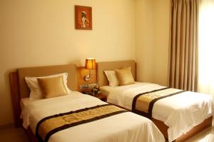 Un pat sau paturi într-o cameră la Gia Vien Hotel