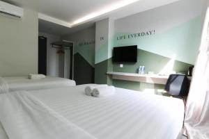 Postel nebo postele na pokoji v ubytování Hotel 99 Kota Kemuning