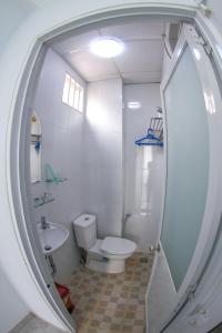 Ένα μπάνιο στο SƠN THỊNH Guesthouse