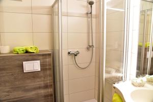 Koupelna v ubytování Hotel zum See garni + 29 fotografií