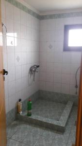 Ванна кімната в Kavros House