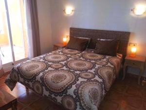 Een bed of bedden in een kamer bij Apartment Vistamar 1