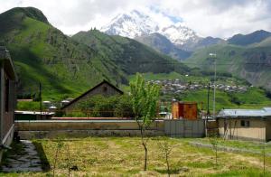 Vista general d'una muntanya o vistes d'una muntanya des de l'hostal o pensió