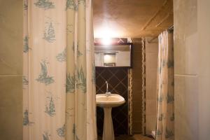 Koupelna v ubytování Madaba Hotel + 37 fotografií