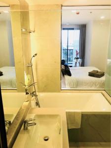 Koupelna v ubytování Astra Suites Central
