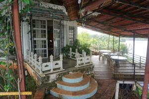 Afbeelding uit fotogalerij van SONA VILLA, THE LAKE CHALET in Kudāl