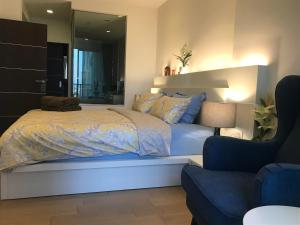 Postel nebo postele na pokoji v ubytování Astra Suites Central