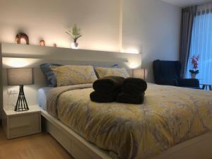 Postel nebo postele na pokoji v ubytování Astra Suites Central