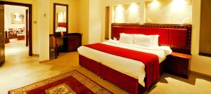 A bed or beds in a room at Al Liwan Suites