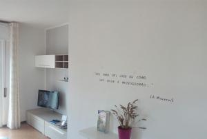 TV a/nebo společenská místnost v ubytování Como Ricky Apartment