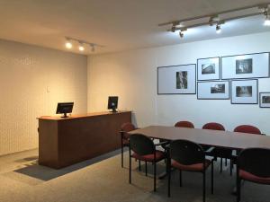 a waiting room with a table and chairs and a desk at Hotel Central in Durazno +10 photos