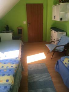 Un pat sau paturi într-o cameră la Objekt Nizna