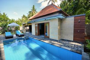 Sundlaugin á Coco Garden Pool Villas eða í nágrenninu