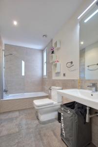 A bathroom at La Reserva Puerto Banus