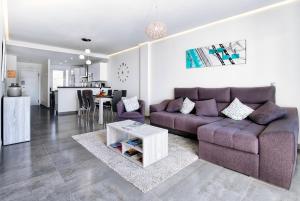 A kitchen or kitchenette at La Reserva Puerto Banus