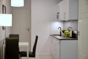 Kuchnia lub aneks kuchenny w obiekcie JessApart – Ochota Apartments