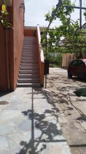 Afbeelding uit fotogalerij van Pitsinis Apartments in Roda