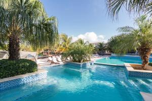 A piscina localizada em Acoya Curacao Resort, Villas & Spa ou nos arredores