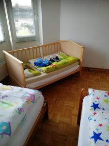 Postel nebo postele na pokoji v ubytování Ferienwohnung "Zur Biene"