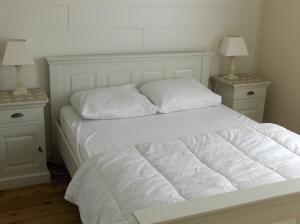 Łóżko lub łóżka w pokoju w obiekcie de Paardenmarkt