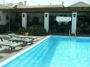 Bazén v ubytování Casa Albryna Lanzarote Rural Villa, Pool Wifi nebo v jeho okolí