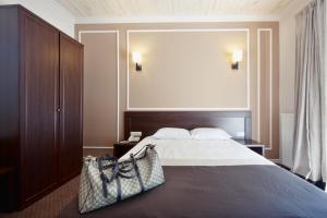 Postel nebo postele na pokoji v ubytování Geneva Resort Hotel