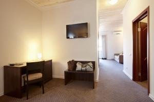 TV a/nebo společenská místnost v ubytování Geneva Resort Hotel